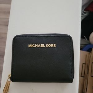 Michael kors zip wallet